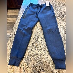 New with tags Nike Tech FB8002-473 Navy sweatpant